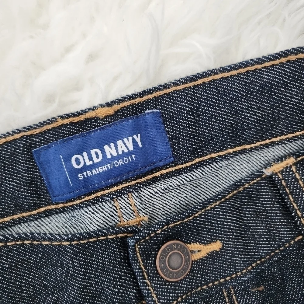 Old Navy Staight Leg Jeans. Adjustable waist. Size 18 Reg. Worn once. Good preow